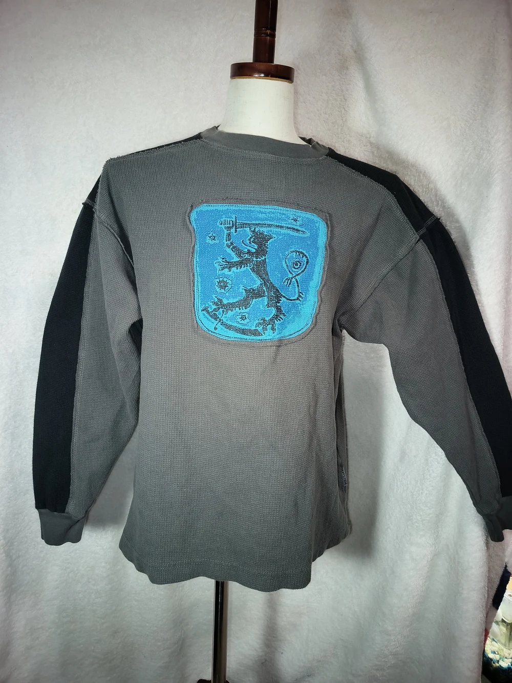 burnside Boys Gray Long Sleeve Tee with Blue Crest Patch        KS 27